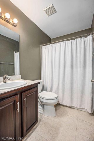 47231 Admirals Cove Lane, New Baltimore, MI 48051