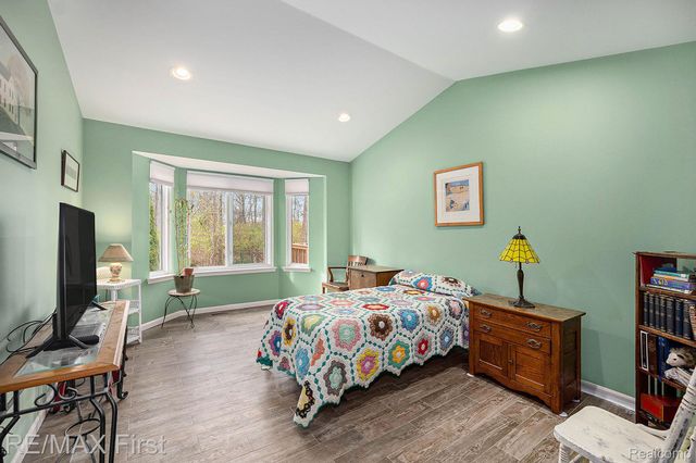 47231 Admirals Cove Lane, New Baltimore, MI 48051