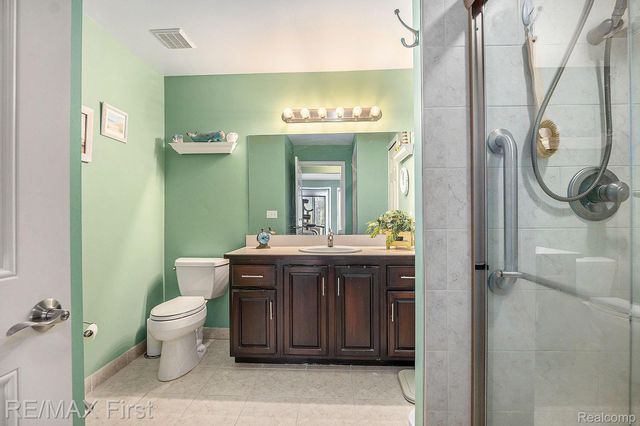 47231 Admirals Cove Lane, New Baltimore, MI 48051