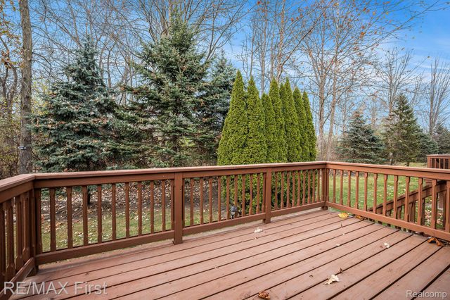 47231 Admirals Cove Lane, New Baltimore, MI 48051