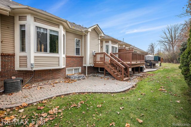 47231 Admirals Cove Lane, New Baltimore, MI 48051