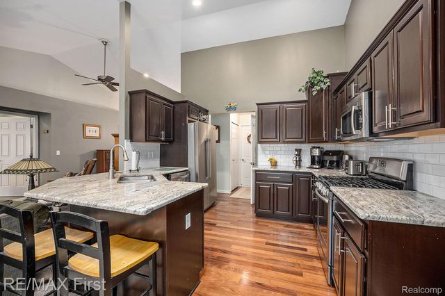 47231 Admirals Cove Lane, New Baltimore, MI 48051