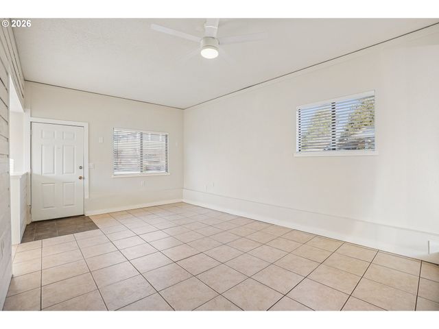 9984 Se AMHERST St, Clackamas, OR 97015