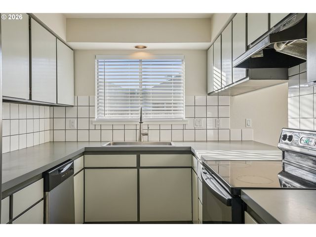 9984 Se AMHERST St, Clackamas, OR 97015