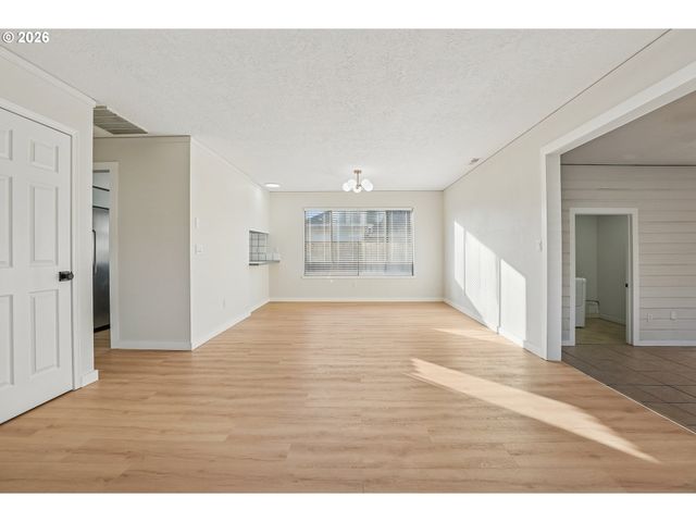 9984 Se AMHERST St, Clackamas, OR 97015