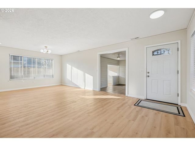 9984 Se AMHERST St, Clackamas, OR 97015