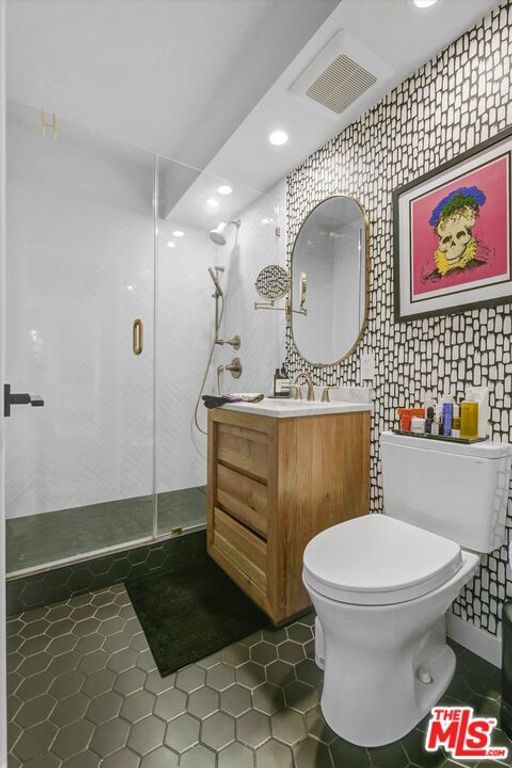 Image 14 of property listing at 999 N Doheny Drive 312, Los Angeles, CA 90069