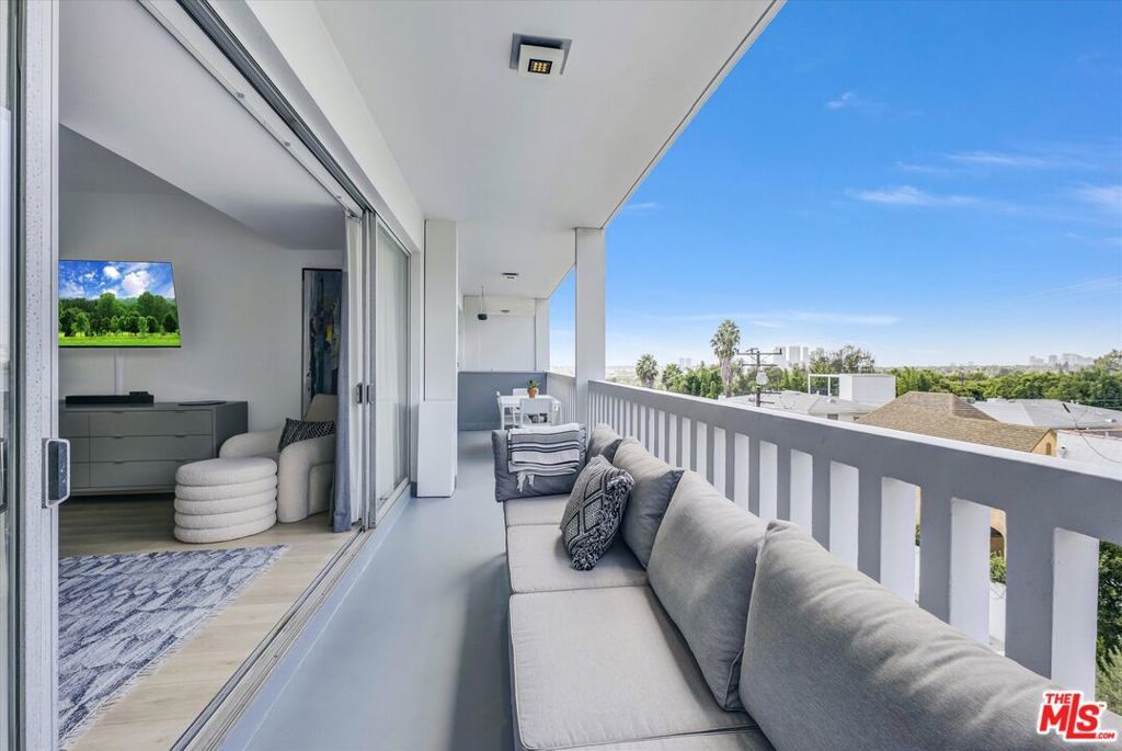 Image 16 of property listing at 999 N Doheny Drive 312, Los Angeles, CA 90069