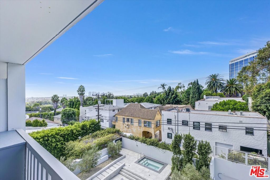 Image 17 of property listing at 999 N Doheny Drive 312, Los Angeles, CA 90069