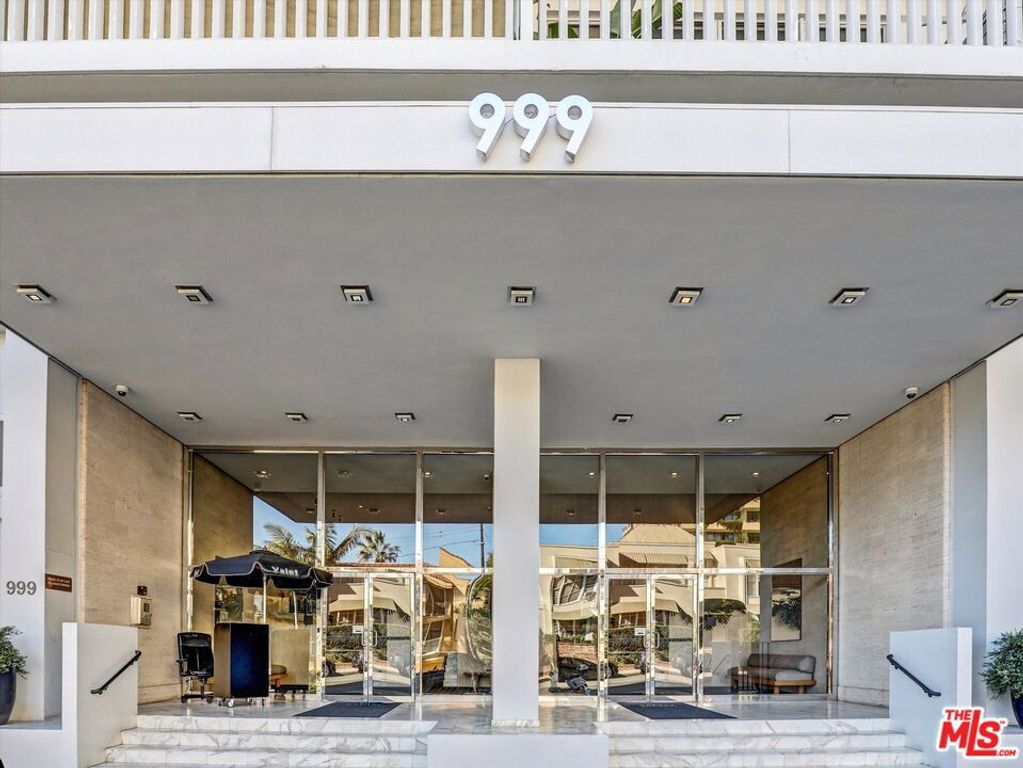 Image 20 of property listing at 999 N Doheny Drive 312, Los Angeles, CA 90069