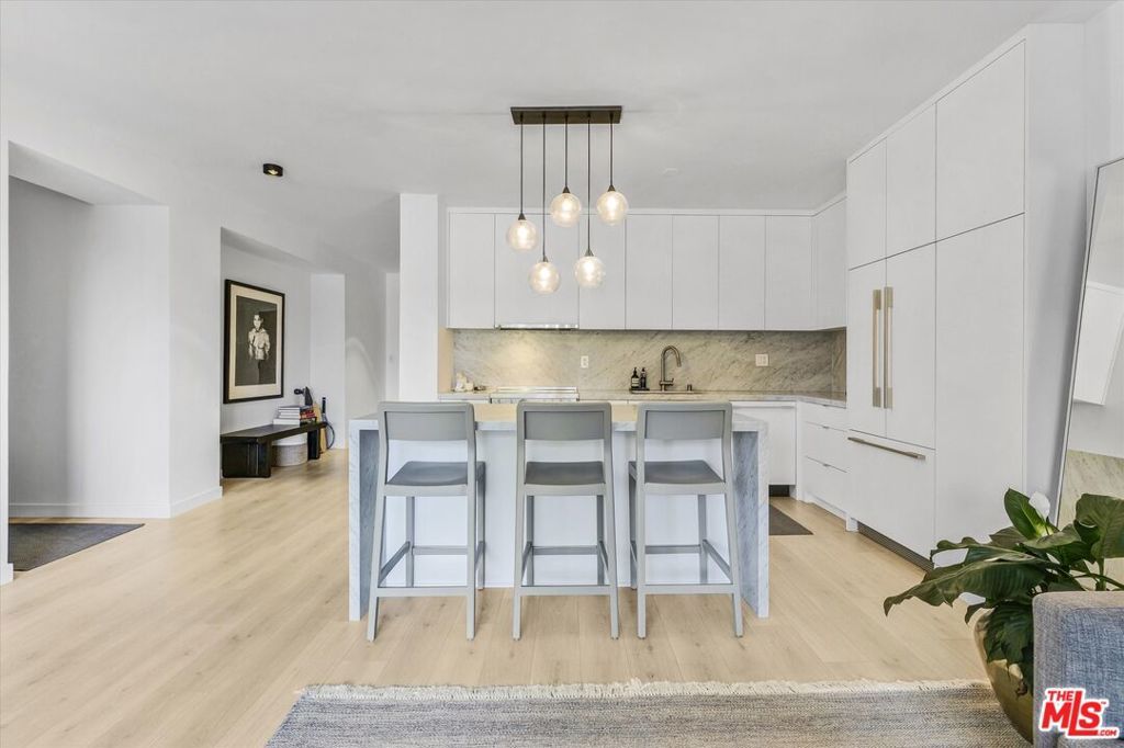 Image 5 of property listing at 999 N Doheny Drive 312, Los Angeles, CA 90069