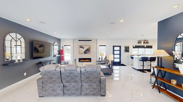 164 Heinig Way, Holmen, WI 54636