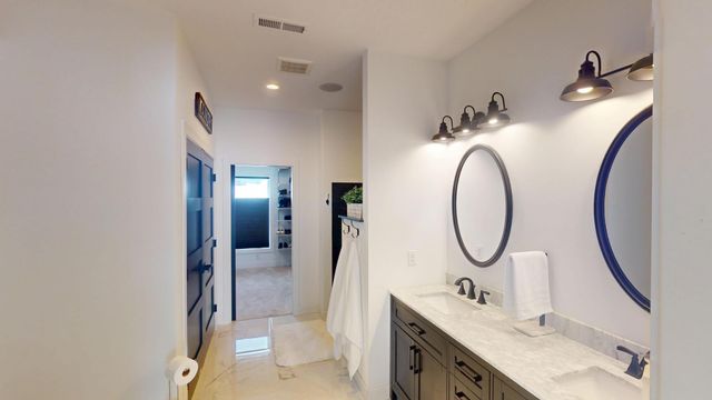 164 Heinig Way, Holmen, WI 54636