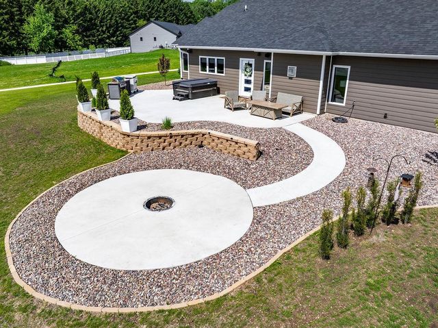 164 Heinig Way, Holmen, WI 54636