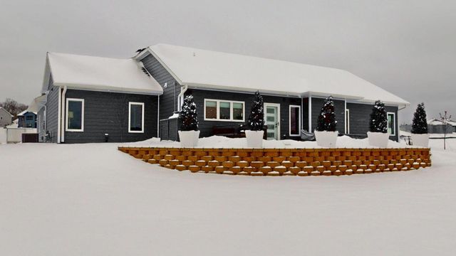 164 Heinig Way, Holmen, WI 54636