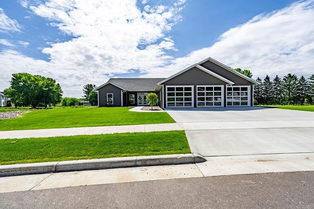 164 Heinig Way, Holmen, WI 54636
