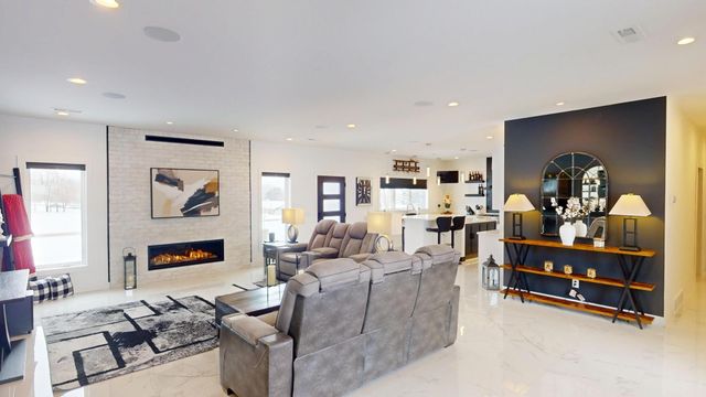 164 Heinig Way, Holmen, WI 54636