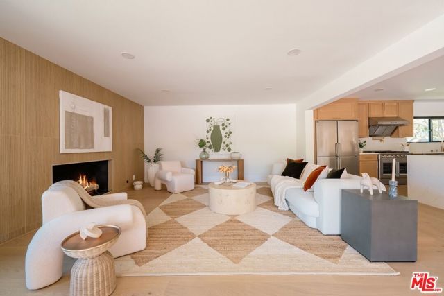 17601 McCormick Street, Encino (los Angeles), CA 91316