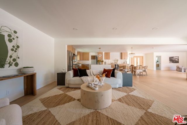 17601 McCormick Street, Encino (los Angeles), CA 91316