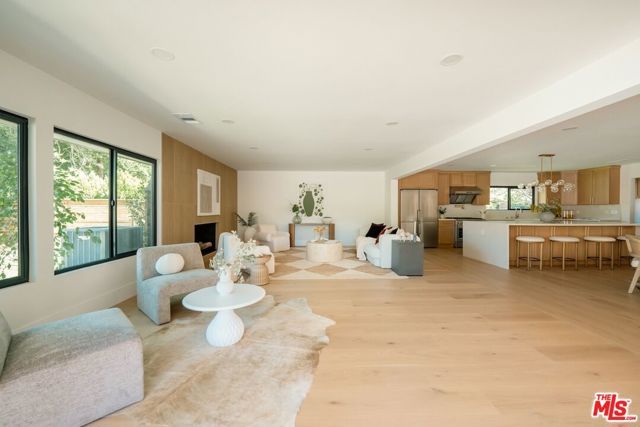 17601 McCormick Street, Encino (los Angeles), CA 91316