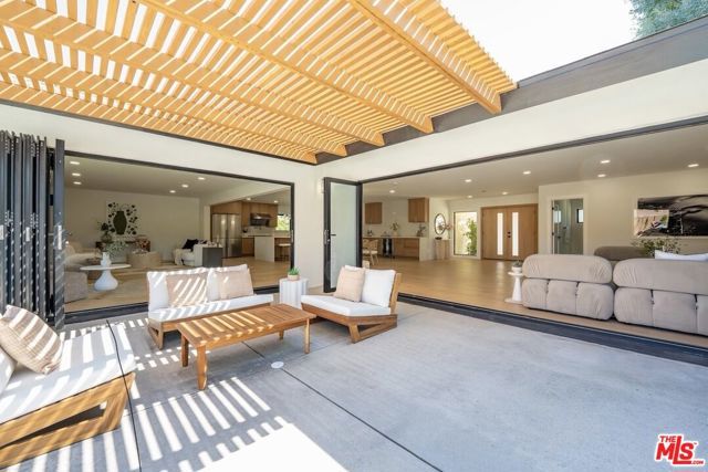 17601 McCormick Street, Encino (los Angeles), CA 91316