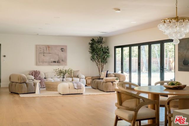 17601 McCormick Street, Encino (los Angeles), CA 91316