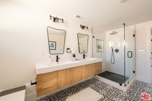 17601 McCormick Street, Encino (los Angeles), CA 91316