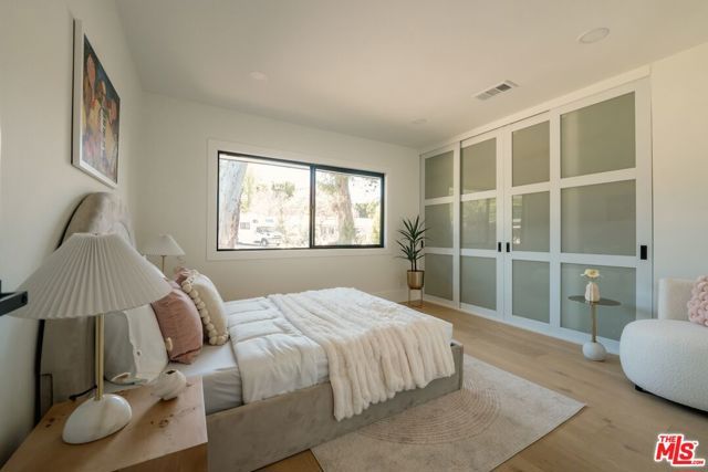 17601 McCormick Street, Encino (los Angeles), CA 91316