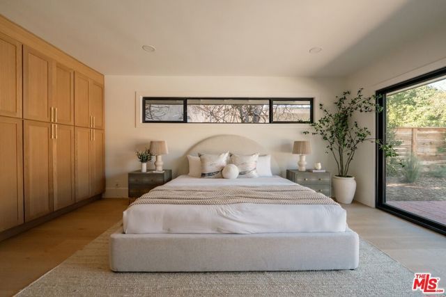 17601 McCormick Street, Encino (los Angeles), CA 91316