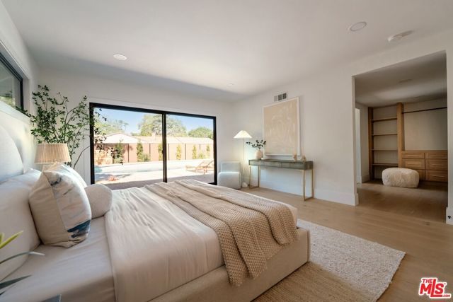 17601 McCormick Street, Encino (los Angeles), CA 91316