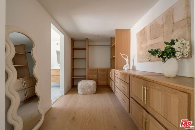 17601 McCormick Street, Encino (los Angeles), CA 91316