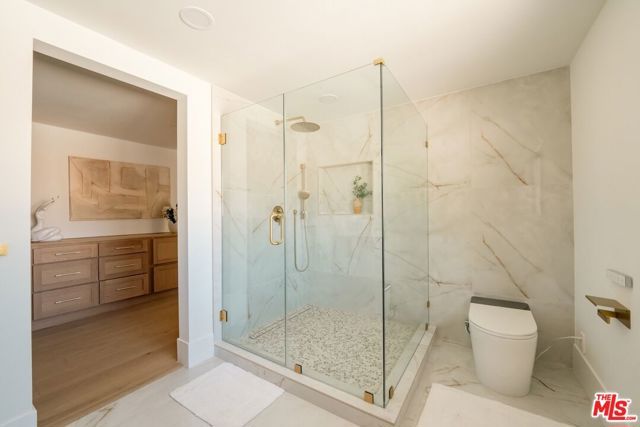 17601 McCormick Street, Encino (los Angeles), CA 91316