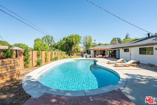 17601 McCormick Street, Encino (los Angeles), CA 91316