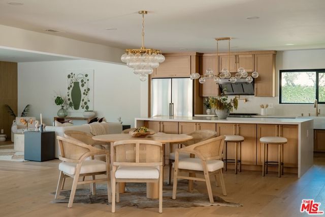 17601 McCormick Street, Encino (los Angeles), CA 91316