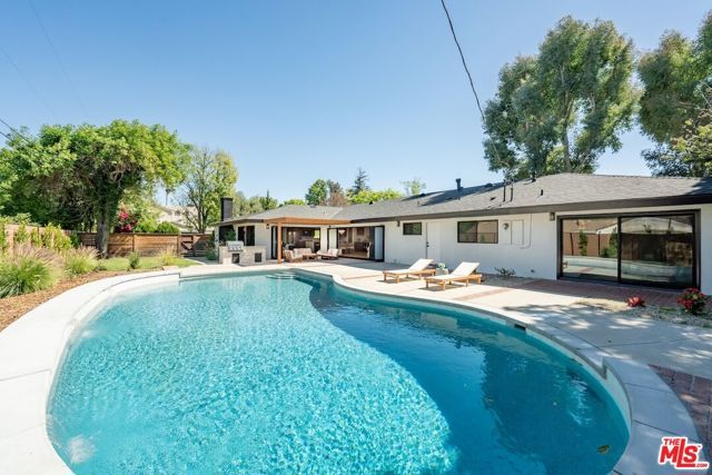 17601 McCormick Street, Encino (los Angeles), CA 91316