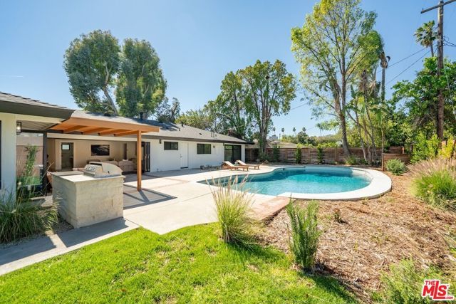 17601 McCormick Street, Encino (los Angeles), CA 91316