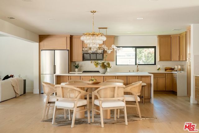 17601 McCormick Street, Encino (los Angeles), CA 91316