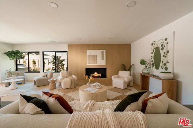 17601 McCormick Street, Encino (los Angeles), CA 91316