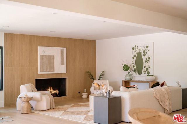 17601 McCormick Street, Encino (los Angeles), CA 91316