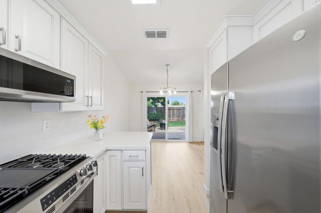 8163 Morgan Hill Way, Sacramento, CA 95828