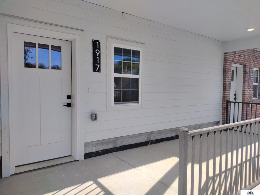 1917 Dahlman Rows Plaza, Omaha, NE 68108