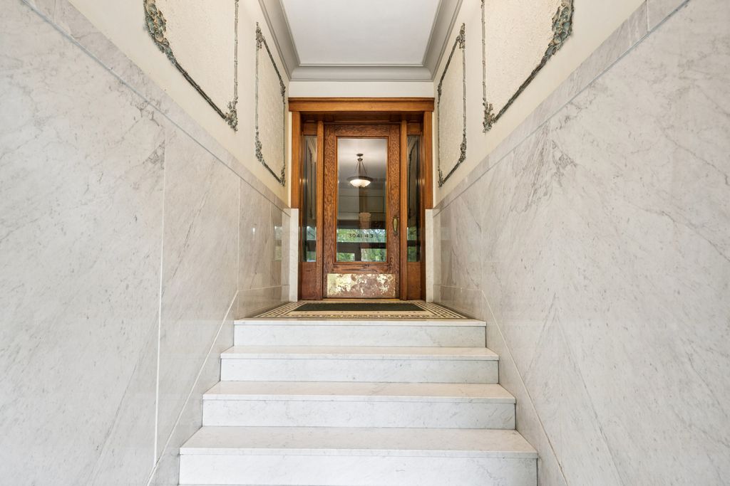 3043 W LOGAN Boulevard 1W, Chicago, IL 60647 — photo 3