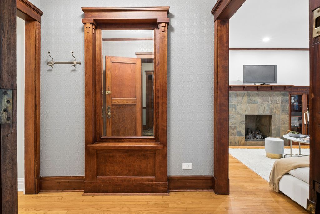 3043 W LOGAN Boulevard 1W, Chicago, IL 60647 — photo 5