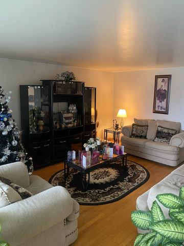 372 Bensley Avenue, Calumet City, IL 60409