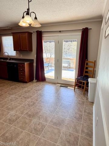 6210 Herinhut Road, Winston-salem, NC 27127