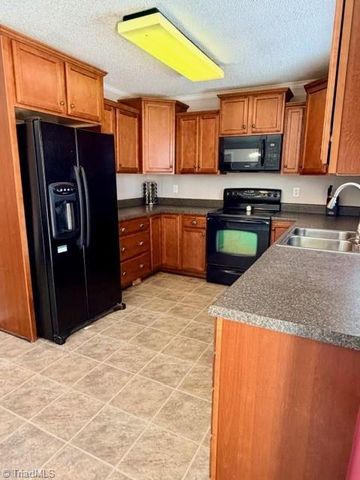 6210 Herinhut Road, Winston-salem, NC 27127