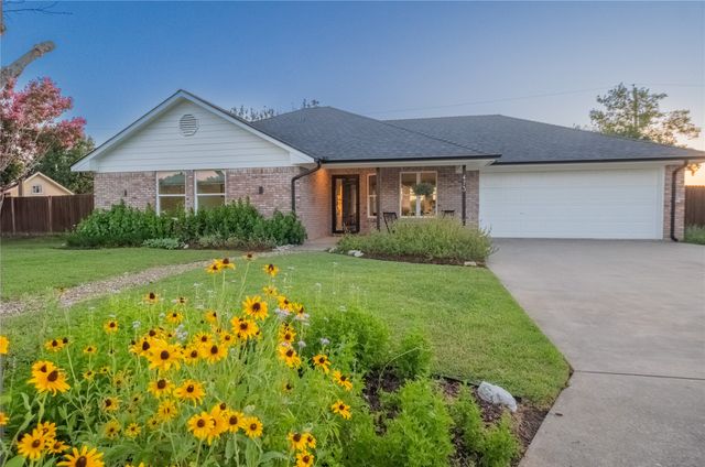 473 N Sierra Trail, Pilot Point, TX 76258