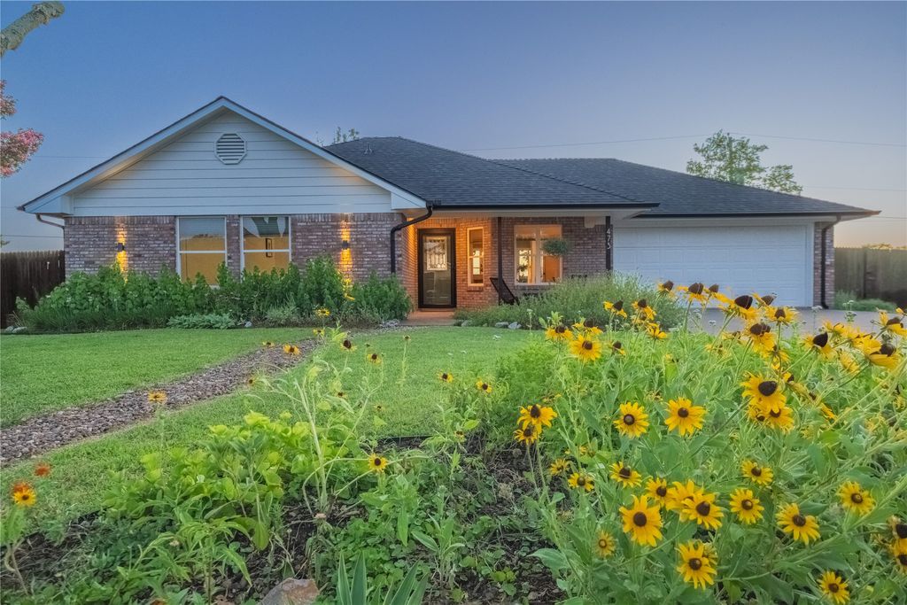 473 N Sierra Trail, Pilot Point, TX 76258