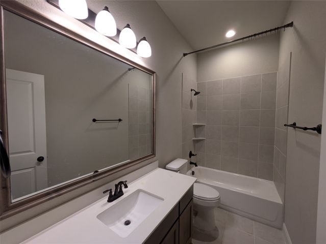 1720 Whispering Trail Drive, Waxahachie, TX 75165