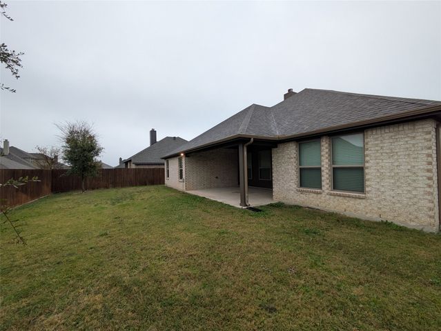 1720 Whispering Trail Drive, Waxahachie, TX 75165
